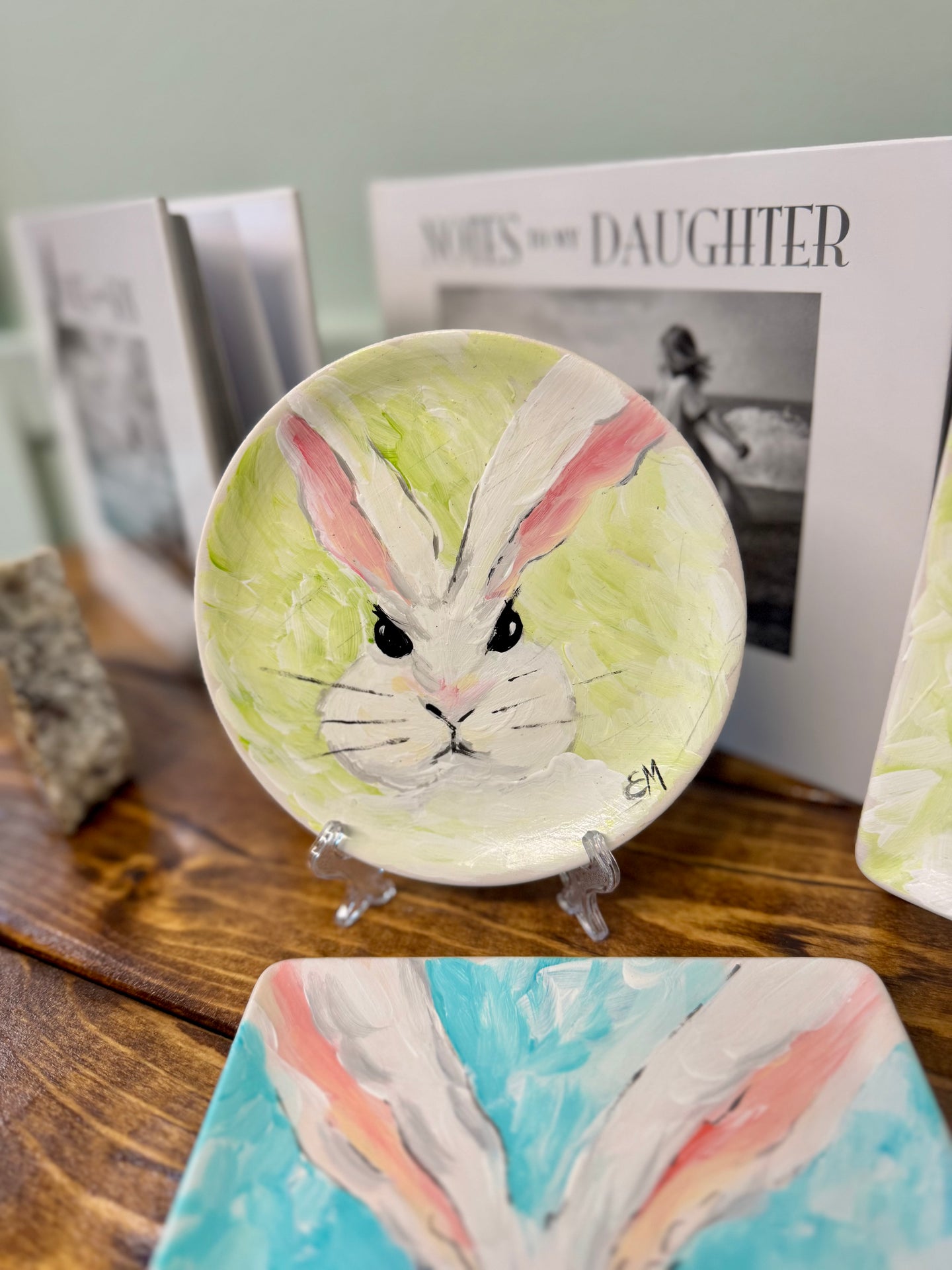 EM Round Bunny Plate